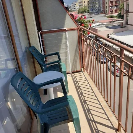 Central With A View Apartament *